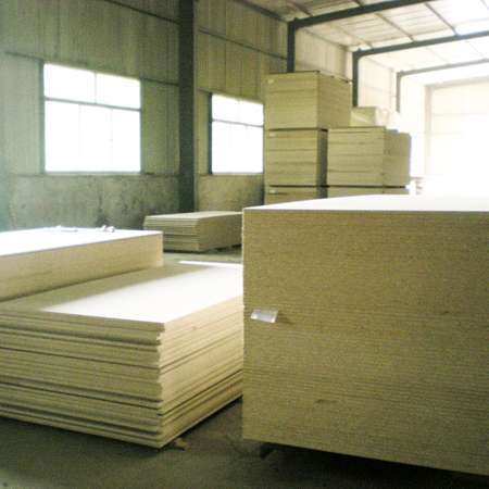 优质刨花板加工 推动现代建筑材料升级的关键技术